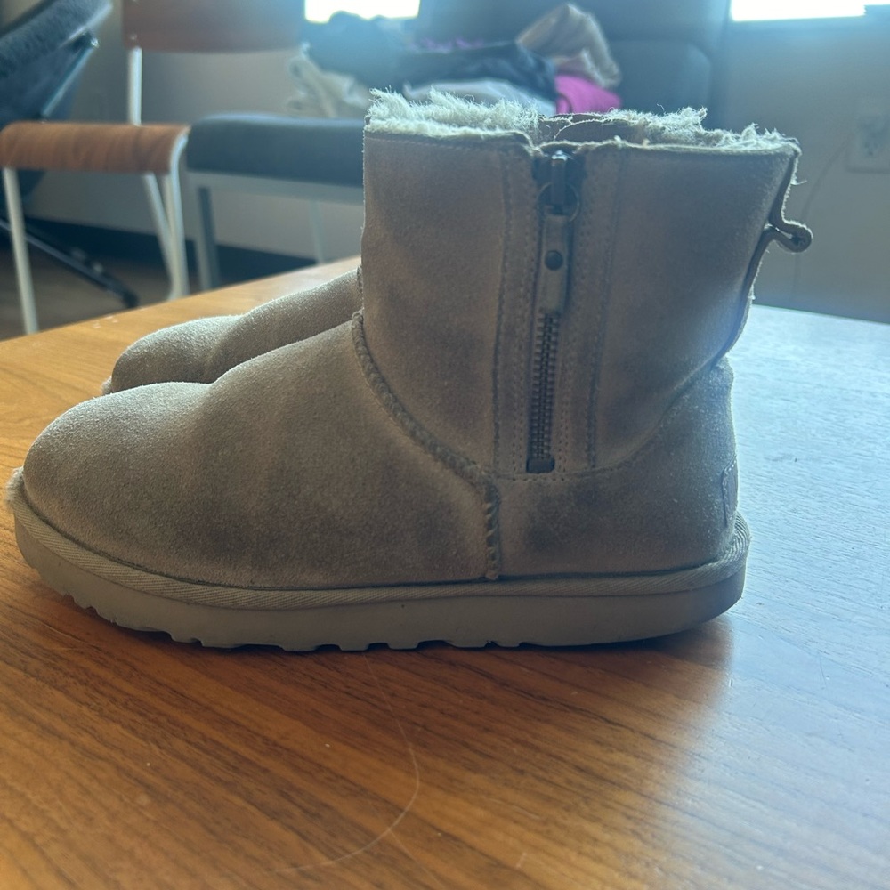 Mini Uggs - image 3